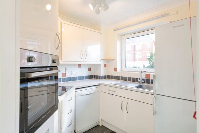 22, Amber Court, Hove photo 2