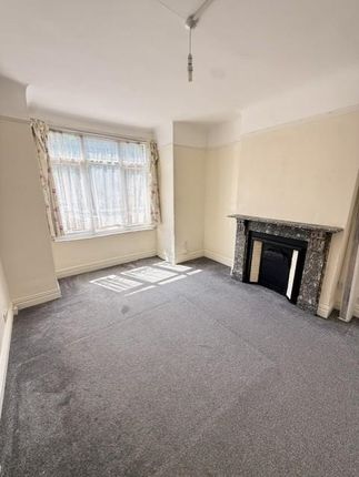 Room 1, 137, Gassiot Road, LONDON photo 4