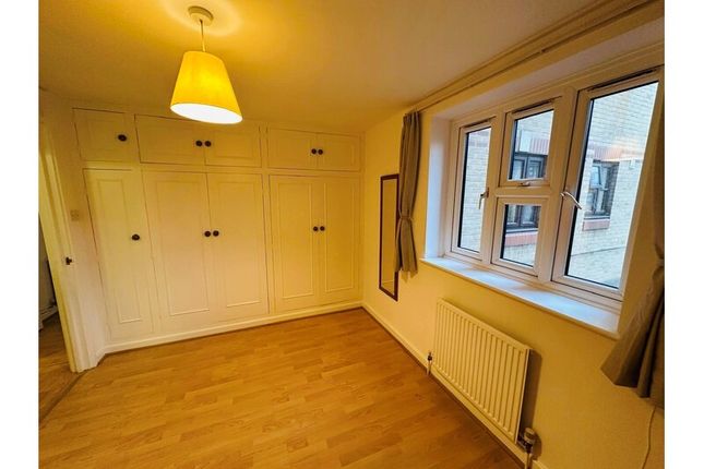 11 Gaumont Terrace photo 5