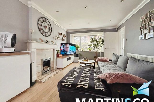 4, Heathfield Close, Wakefield photo 3