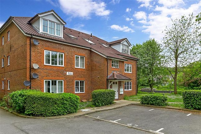 Thumbnail Flat for sale in Aspen Vale, Whyteleafe, Surrey