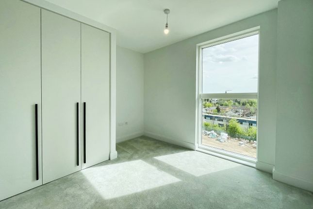 Flat to rent in Exploration Way, Slough