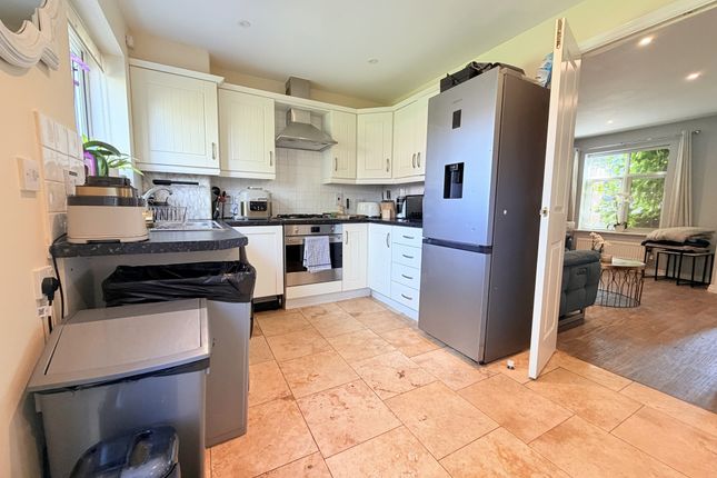 8 Goldfinch Gate, GILLINGHAM photo 2
