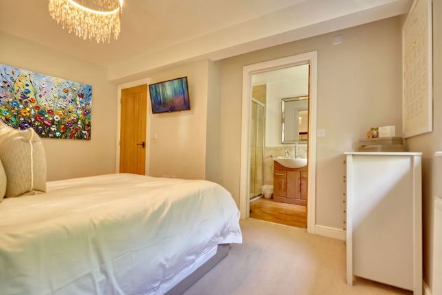 132 Cambridge Road, Sawbridgeworth photo 4