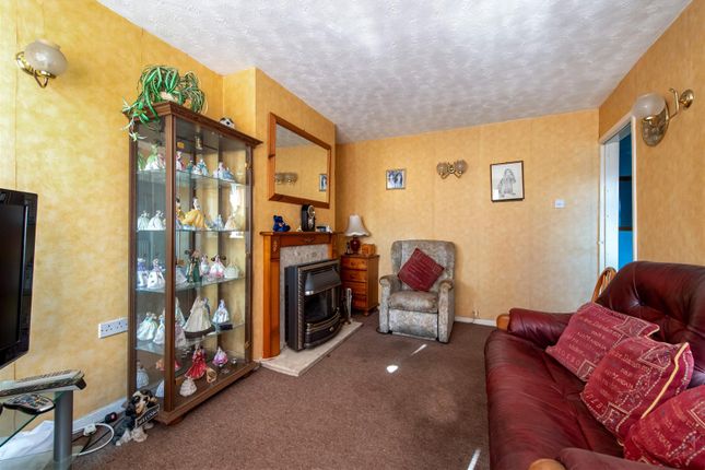 3, Barcelona Close, Andover photo 4