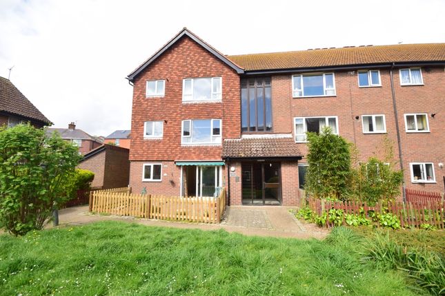 Flat to rent in Military Road, Hythe