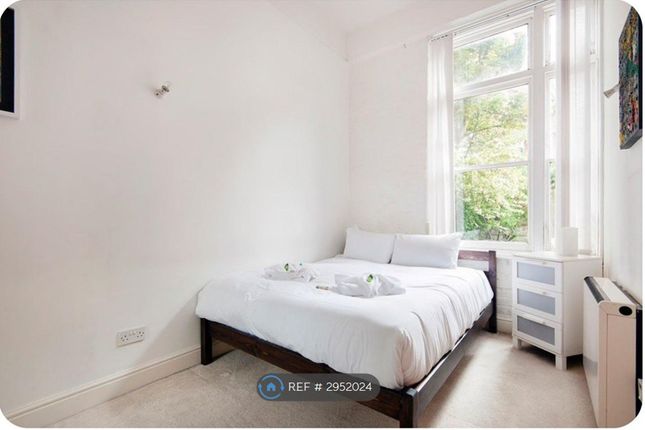 Flat   Adelina Grove, Adelina Yard Whitechapel, London photo 2