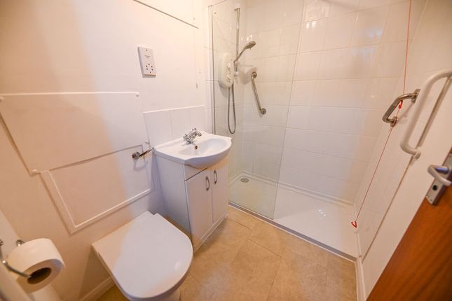 3 Oaklands, Holly Drive, Waterlooville photo 4