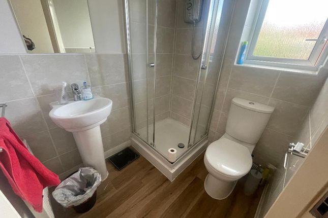 12, Great Lake Close, Manchester photo 2