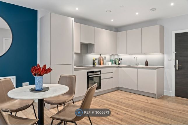 Flat, Marketfield Road, Redhill photo 4