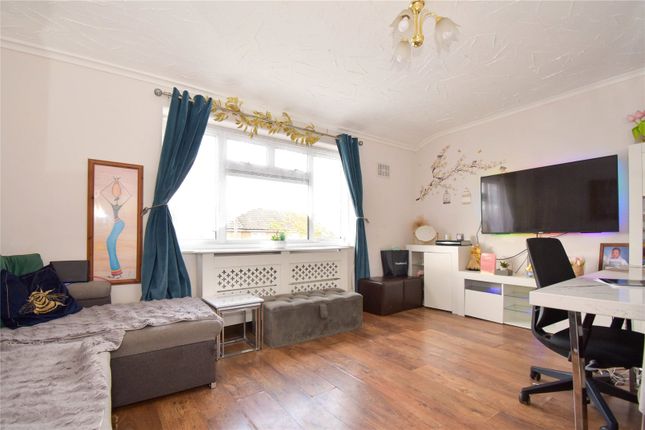 Flat for sale in Yew Avenue, Yiewsley, West Drayton