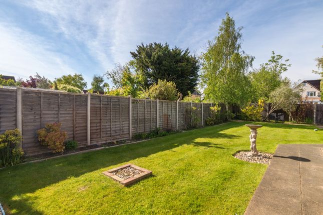 3, Audley Close, Addlestone photo 4
