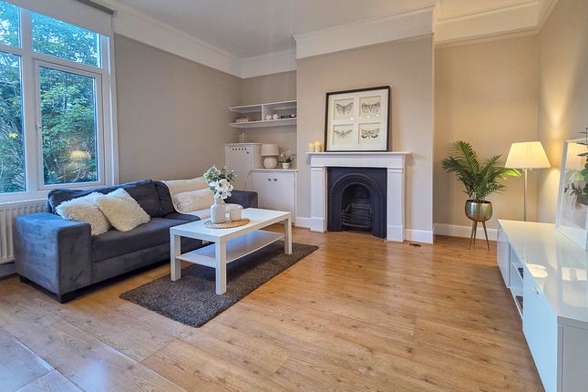 1-bed flat on Flat 4 14,, St. Stephens Avenue, Shepherds Bush, £1,850/mo