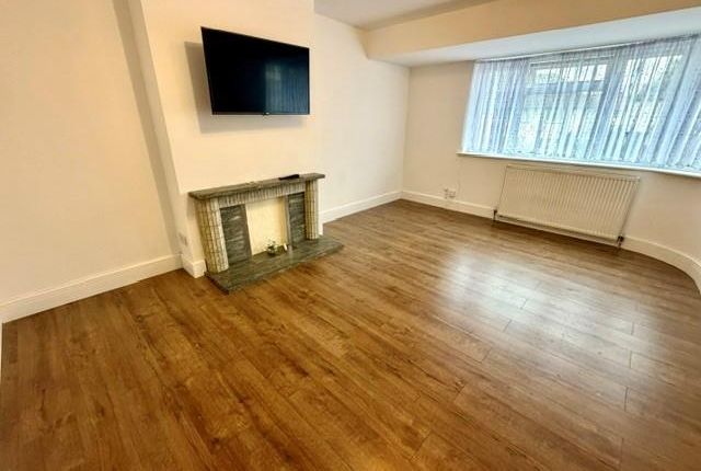 Westmere Drive, Mill Hill photo 2