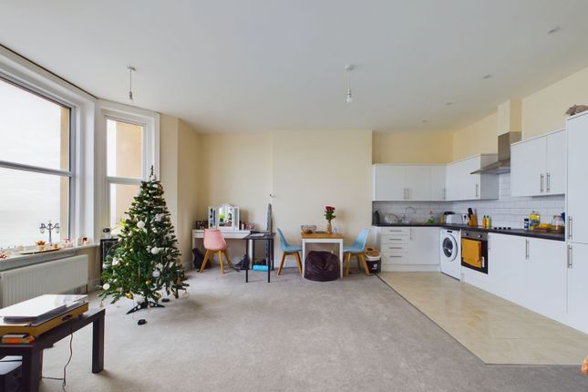 Flat for sale in Marine Parade, Claydon Court
