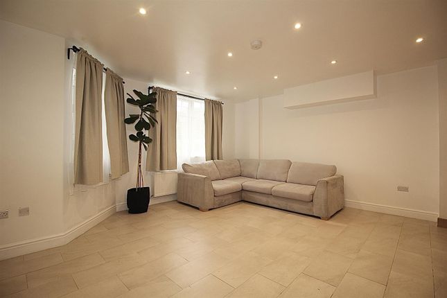 Kimberley Gardens, Enfield photo 3