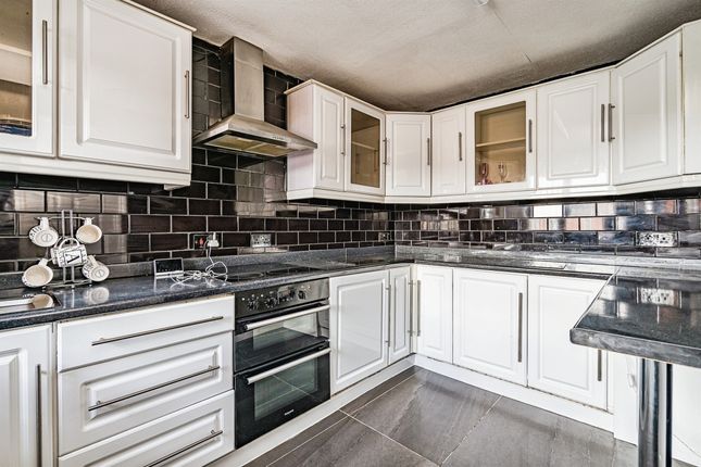Town house for sale in Macdonald Close, Tividale, Oldbury