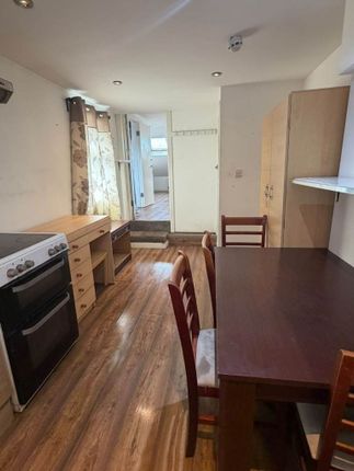 Grove Road, Romford RM6 photo 2