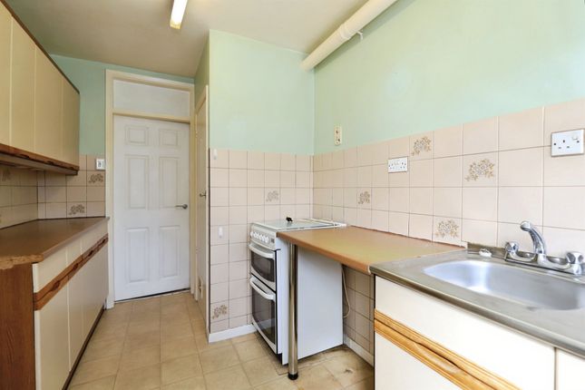 17, Chequerfield Drive, Wolverhampton photo 3
