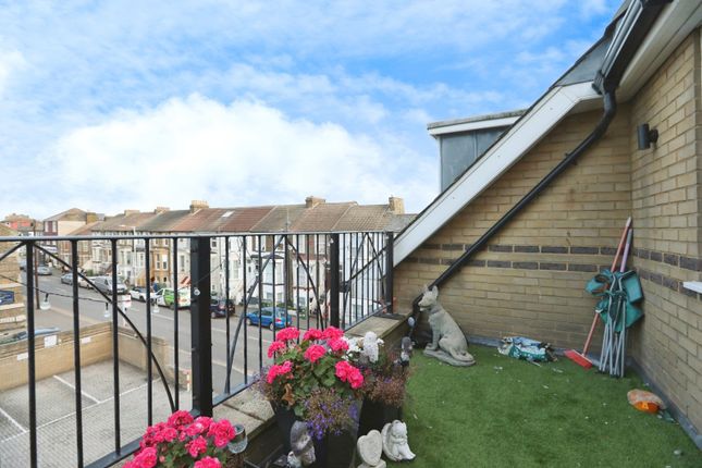 2-bed flat on 7 Windmill Court,, Broadway, Kent, £250,000