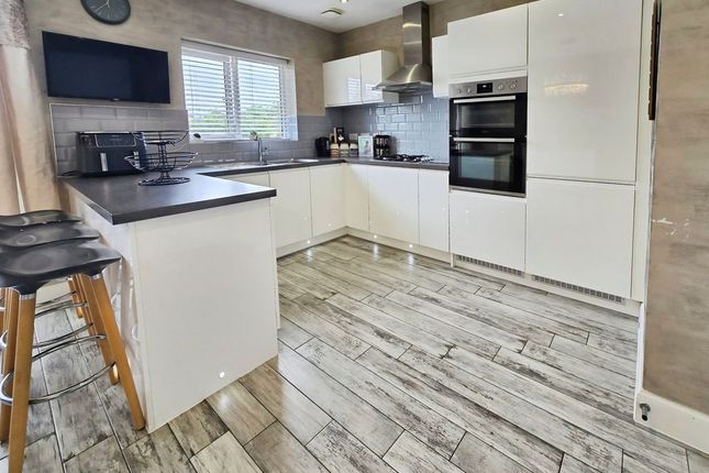 37, Longmeadows, Bedlington photo 2
