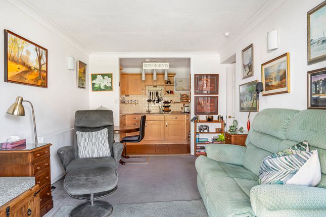 73, Barclay Court, Cirencester photo 3