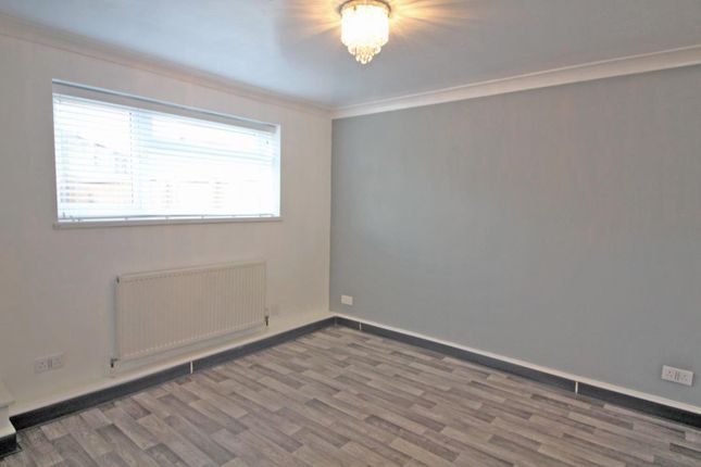 Flat to rent in Wellington Street, Canton, Cardiff