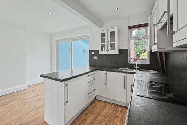 3, Beaumont Avenue, Hinckley photo 3