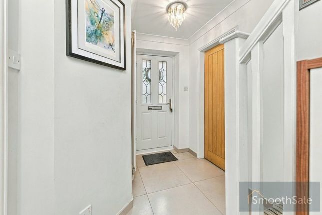 41, Greenfield Crescent, Wakefield photo 2
