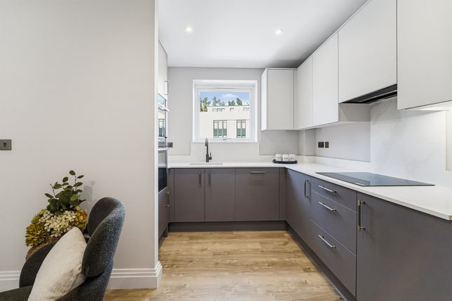 Apartment 5e, Willowside House, Oaklands Park, Esher photo 3