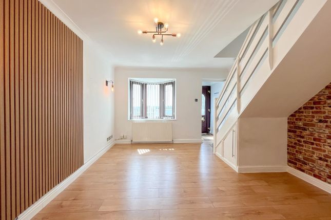 23, Morland Close, Dewsbury photo 3