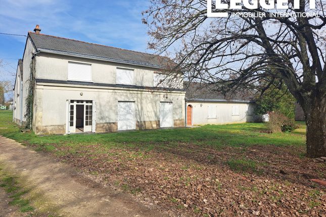 Thumbnail Villa for sale in Noyant-Villages, Maine-Et-Loire, Pays De La Loire