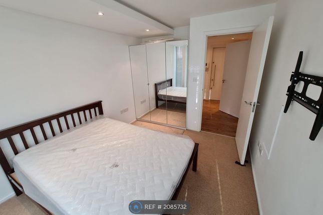 Flat to rent in The Grove, Stratford