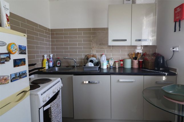252, Frobisher Road, Erith photo 3