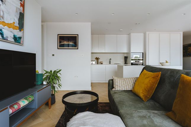 Flat 37, 4, Maple Path, London photo 4