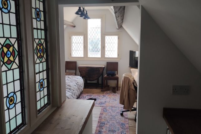 Studio flat on 147, Compton Road, Wolverhampton, £800/mo