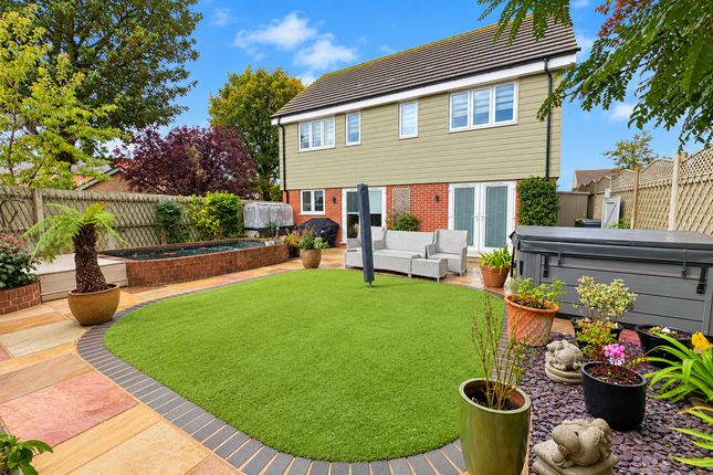 Laurel Court, Rochford photo 2