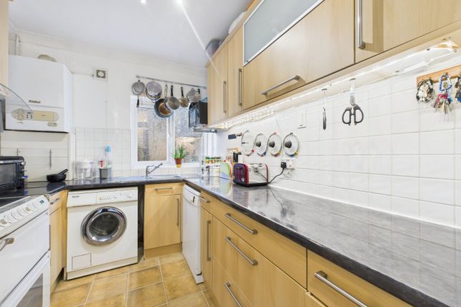Flat 2, 44, Elmhurst Road, Berkshire photo 4