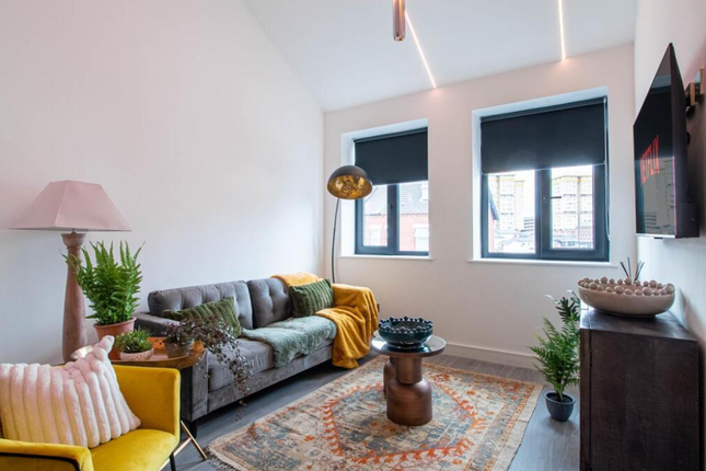 Apartment 22, Burrell Street photo 2
