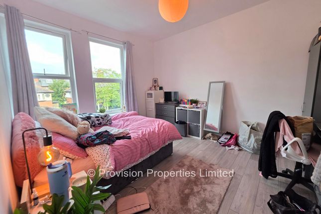 Brudenell Road, Hyde Park photo 2