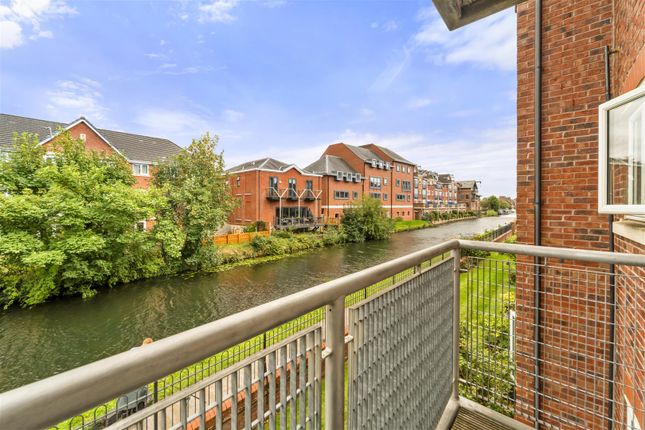 9, Waterside, Sale photo 2