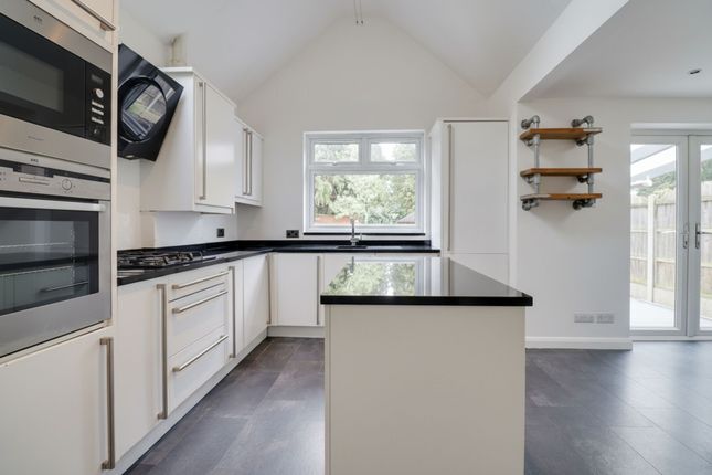 27 Rosemary Avenue, West Molesey photo 2