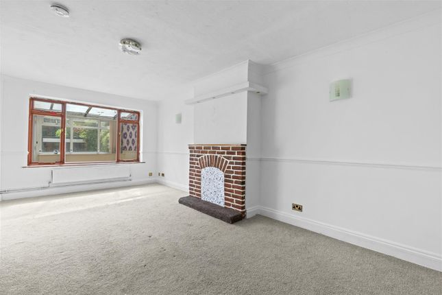 60, Mayhew Crescent, High Wycombe photo 3