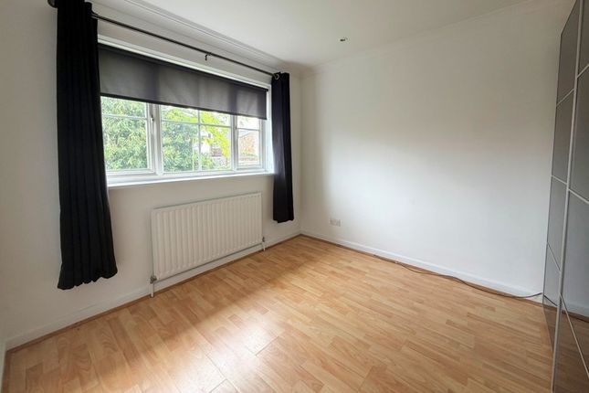 5, Cabbell Place, Addlestone photo 4