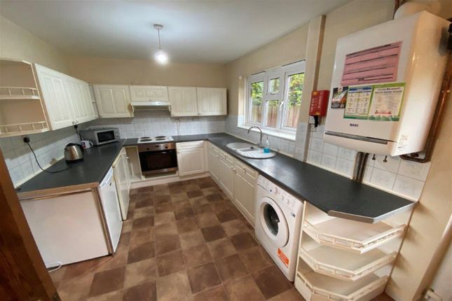 Terraced house to rent in Boundary Crescent, Beeston