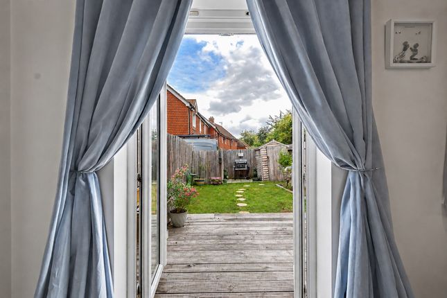 11, Barnfields Court, Sittingbourne photo 3