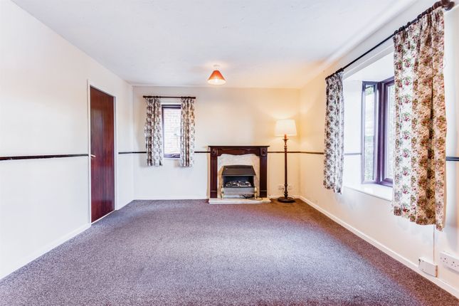 47, Dickinson Court, WAKEFIELD photo 2