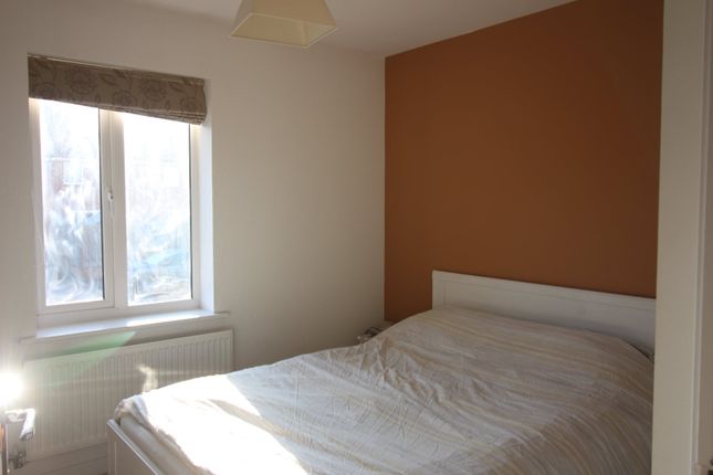 Adams Road, Andover Hampshire photo 4