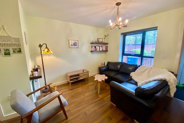 Thumbnail Town house to rent in Groves Avenue, Salford