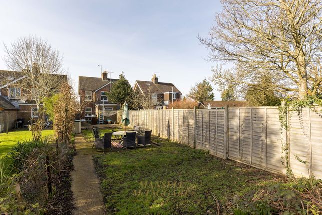 4 Weatherhill Cottages Hathersham Close, Horley photo 2